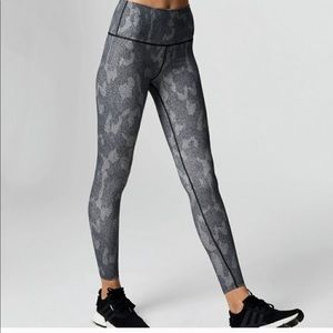 VARLEY LUNA LEGGINGS NWOT SZ XS